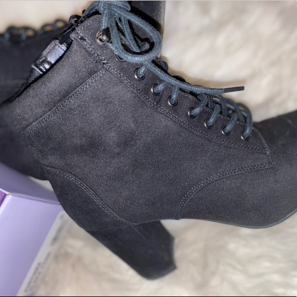 Shoes/Booties - Picture 4 of 9